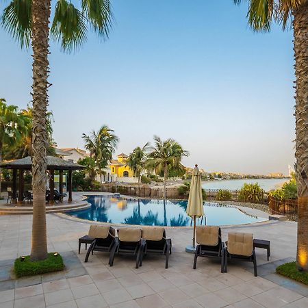 Yanjoon Holiday Homes - Palm Jumeirah Frond A Villas Дубай Экстерьер фото